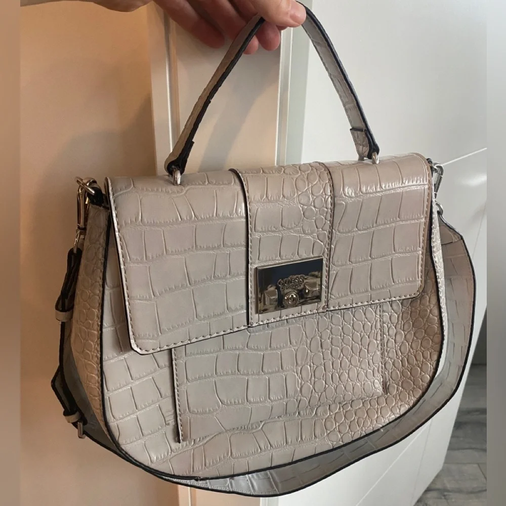 Guess bag - Picture 1 of 6